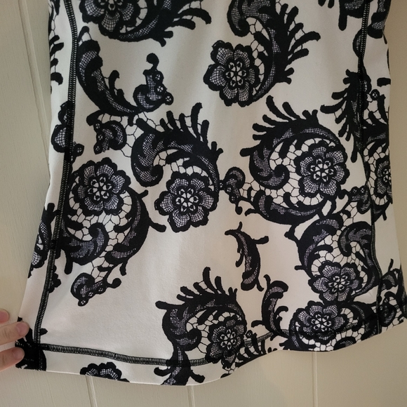 Lululemon Floral Fitted Workout Tank - Picture 5 of 5